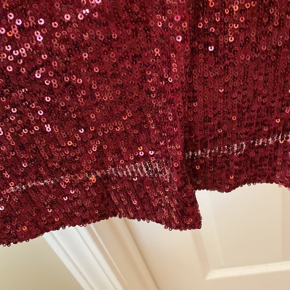 Brand new formal dress. Worn once. No snags or damage. - Picture 4 of 8